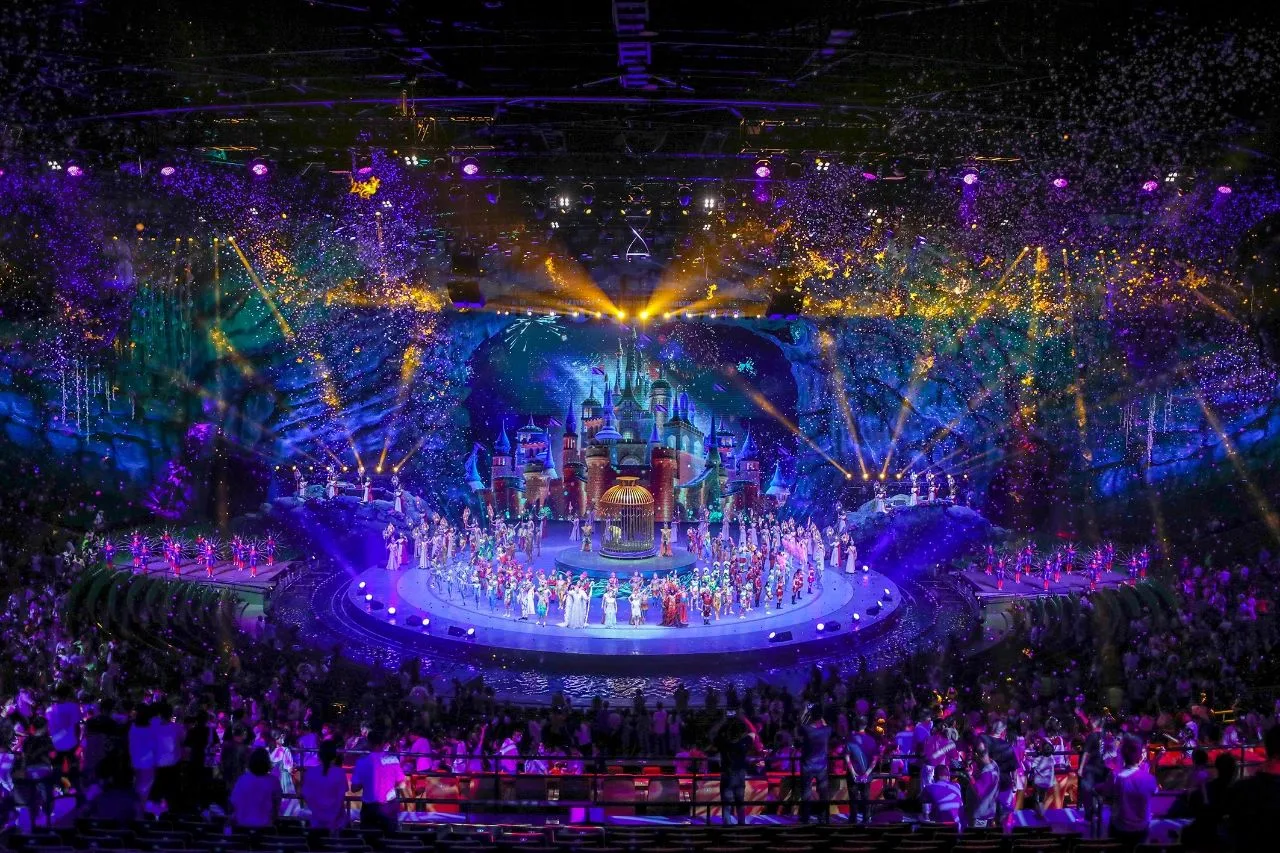 Interactive Performances in La Gondola Rossa Circus Shows