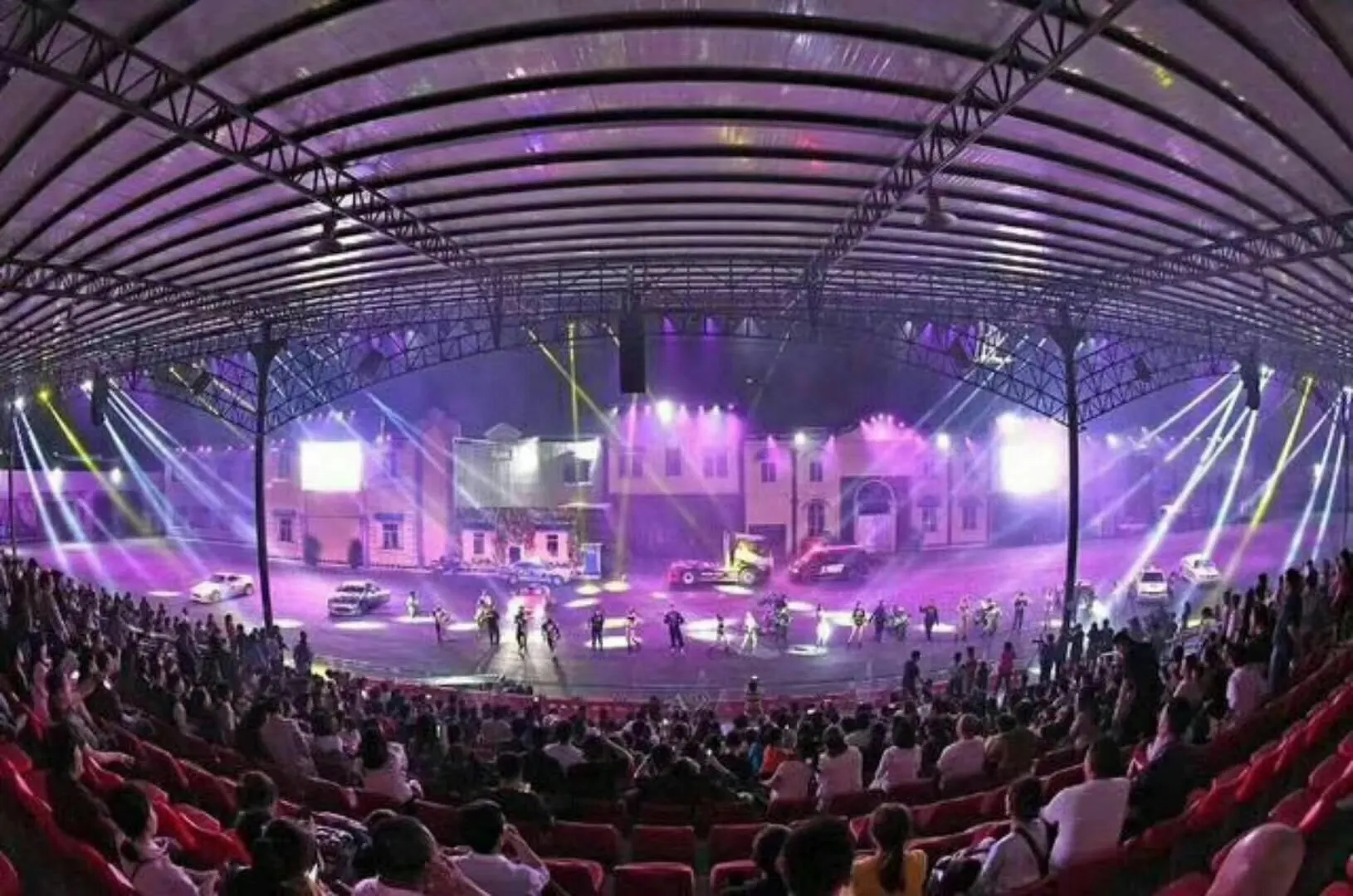 Audience Engagement in La Gondola Rossa Stunt Shows